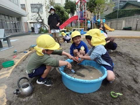 砂場遊びをしているところ