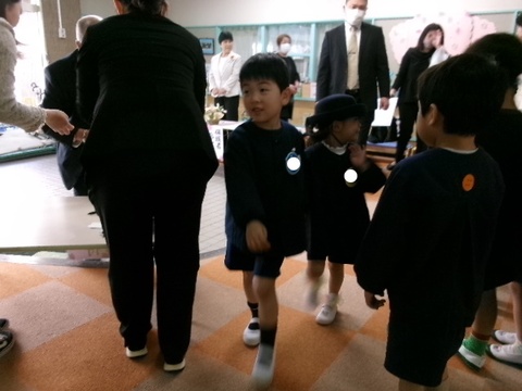 ひよこ組さん、こっちだよ