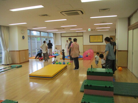 ホールで遊んでいます