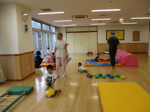 ホールで遊んでいます