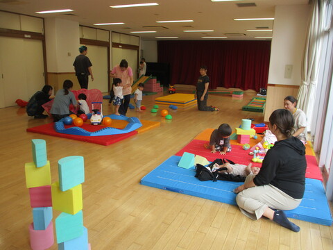 ホールで遊んでいます