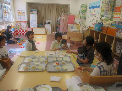 お話を聞いています。