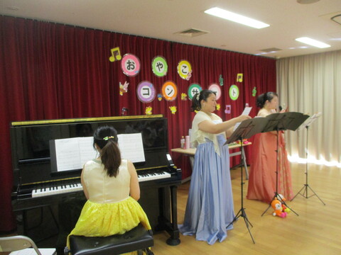 演奏しています