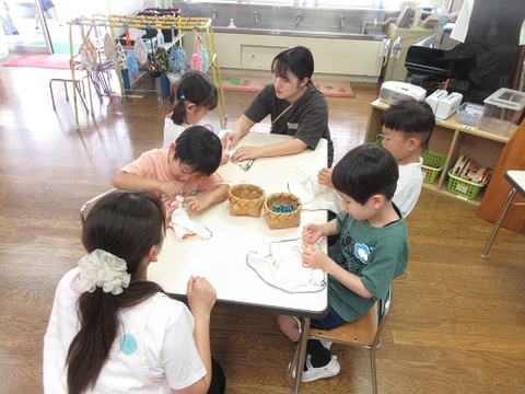 色染めをする準備をしているところ