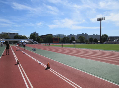 朝会場