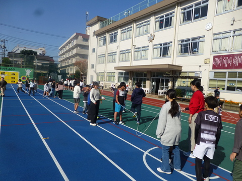 大きな声を出しながら、頑張っています。