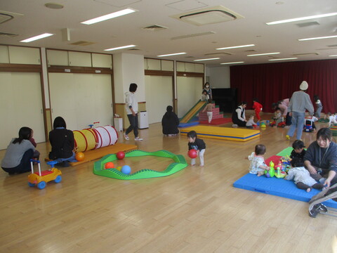 ホールで遊んでいます