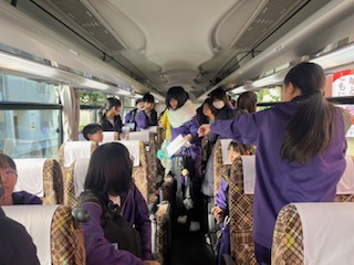 バスの中の様子