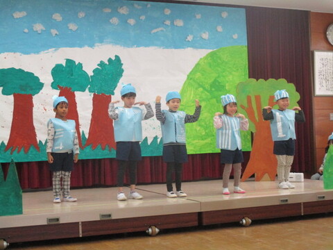 劇　ねこの場面