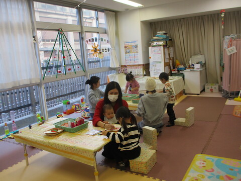 作品を作っているところです。