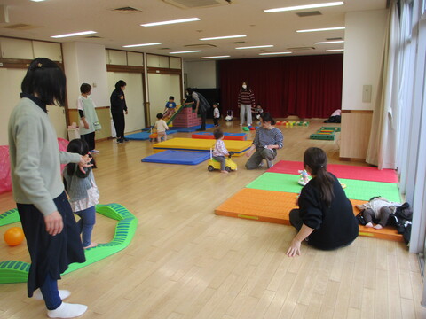 ホールで遊んでいます