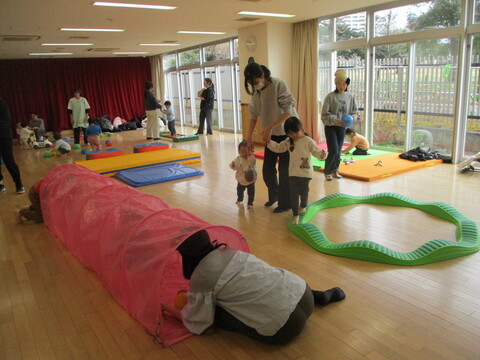 ホールで遊んでいます