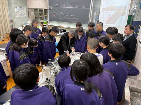 理科出前授業のようす(2)