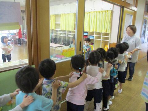 園内探検の様子