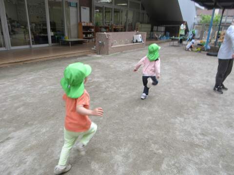 子どもが走っているところ