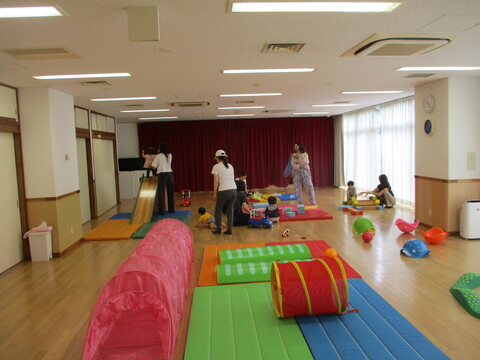 ホールで遊んでいるところです。