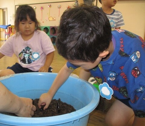 自分の手で掴んでいます。
