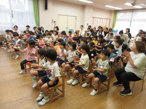 楽器をもって